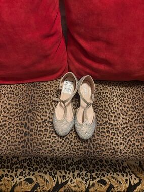 Sparkly T-Strap Girls Dress Shoes - Silver Glitter